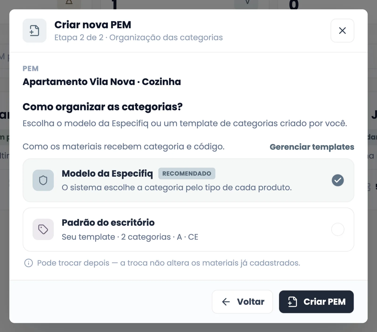 Janela “Criar nova PEM”, etapa 2 de 2, escolhendo entre o modelo de categorias da Especifiq e um template criado pelo especificador.
